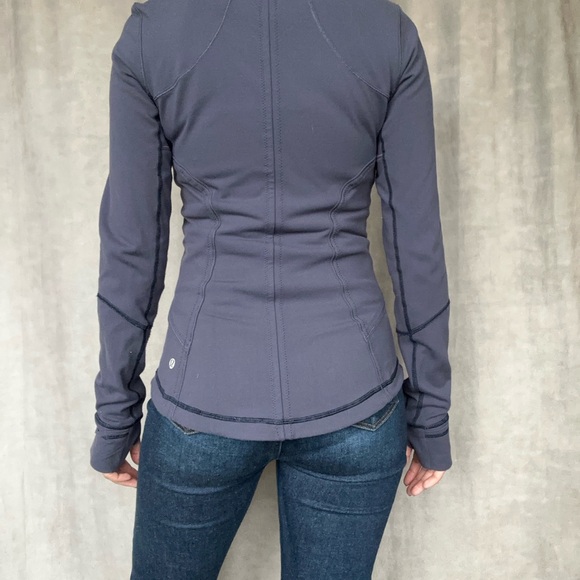 Lululemon Full Zip Athletic Jacket in Navy Blue, Size 8 / Small, Thumb Holes - Picture 5 of 8